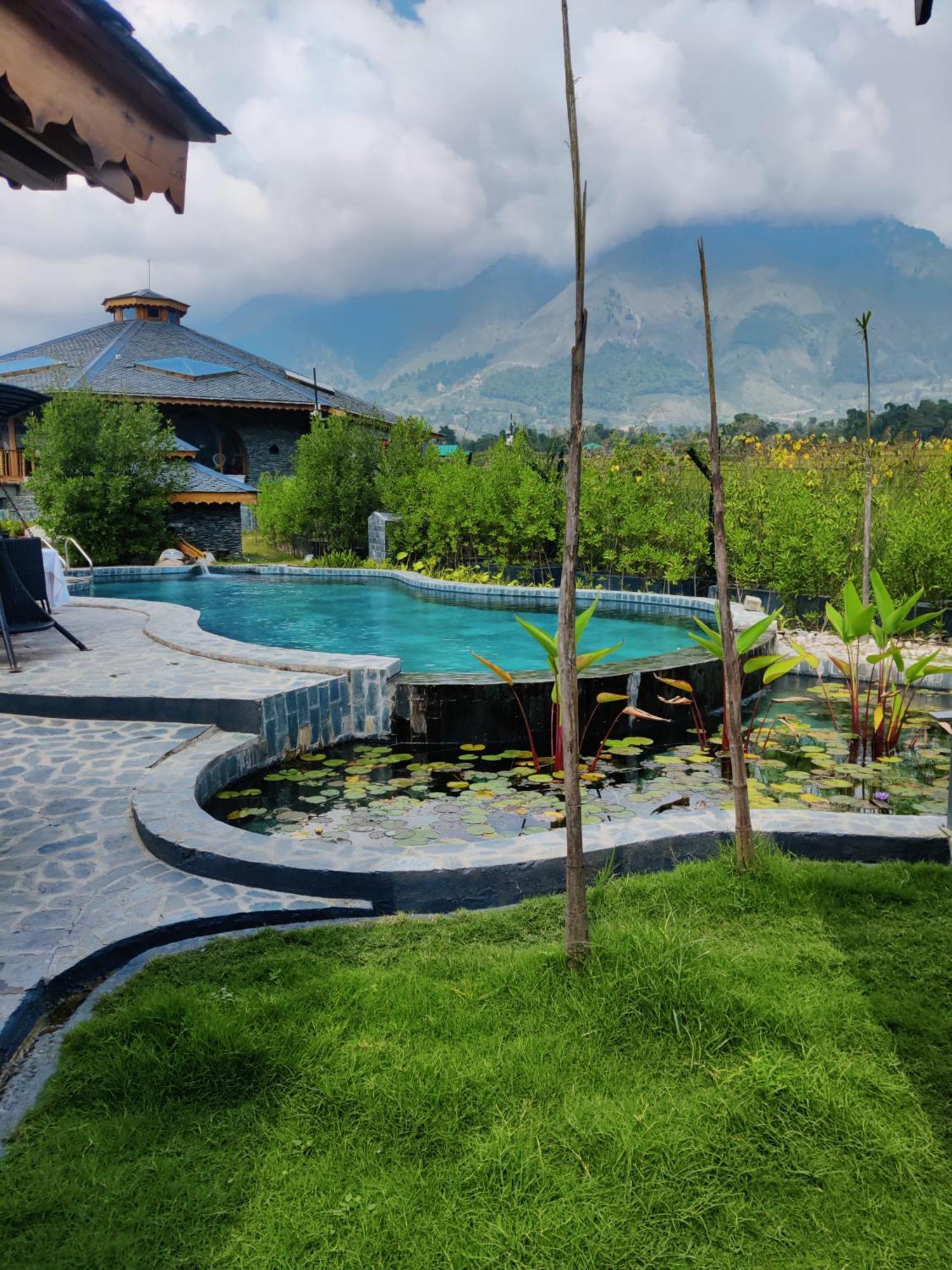 Osho Himalayas Wellness Resort Kangra Extérieur photo